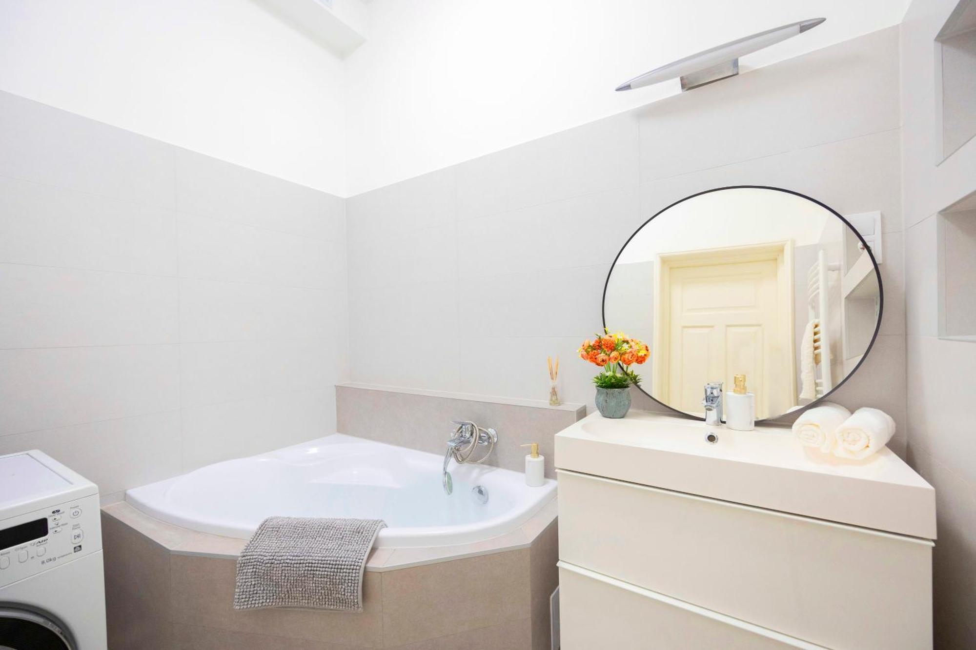 Exclusive & Spacious Central Residence W/ 4Bedrm 2Bathrm Budapest Exterior photo