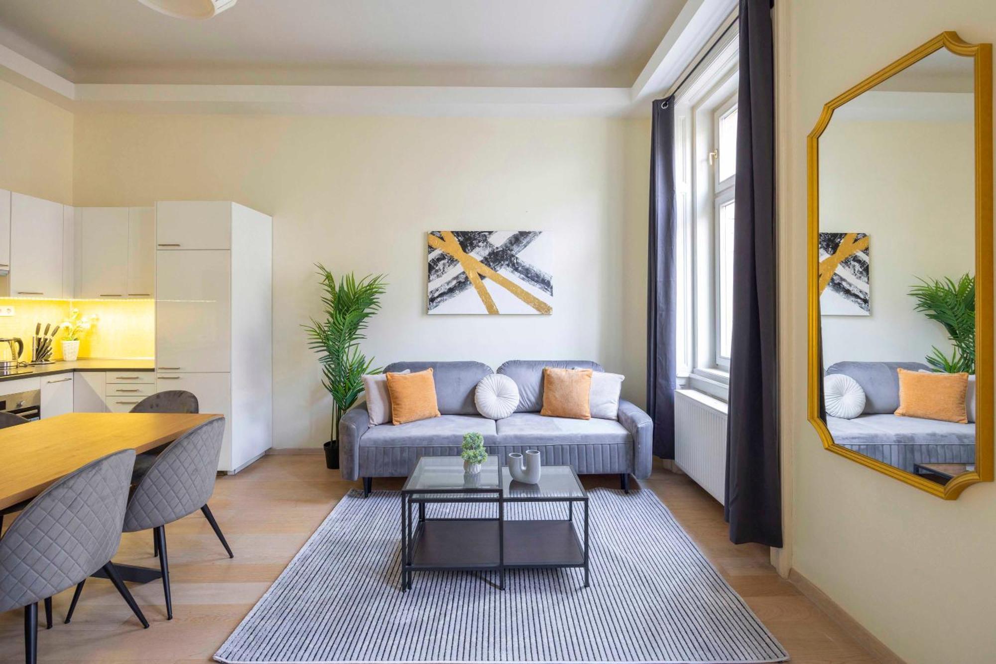 Exclusive & Spacious Central Residence W/ 4Bedrm 2Bathrm Budapest Exterior photo